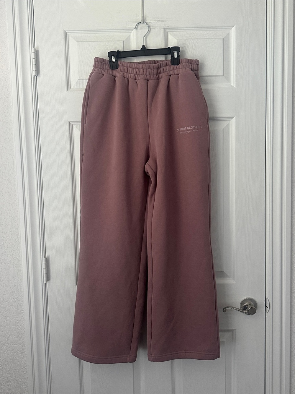 COMFRT Signature Straight Leg Sweatpants large